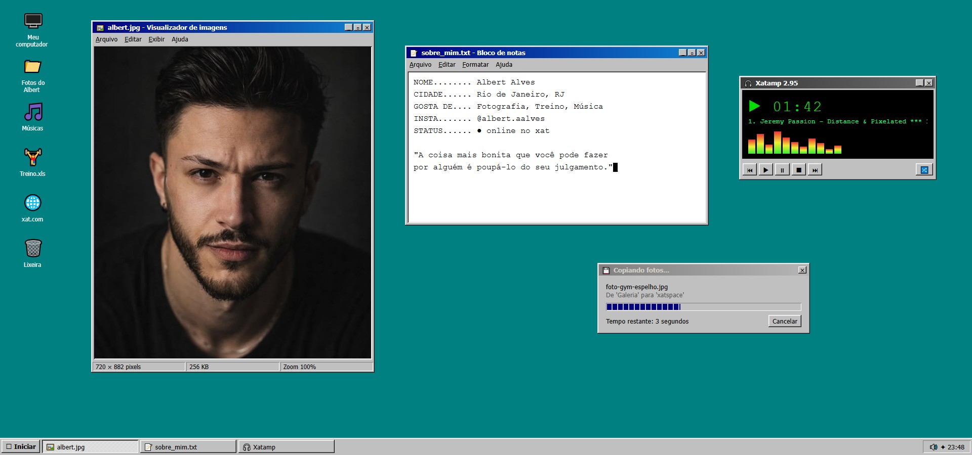 Xatspace Windows 98 no computador, cor original